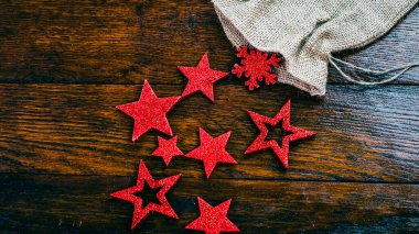 Noel süsleri. Renkli Noel ışıkları arka planı