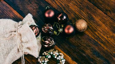 Noel süsleri. Renkli Noel ışıkları arka planı