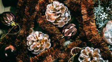 Noel süsleri. Renkli Noel ışıkları arka planı