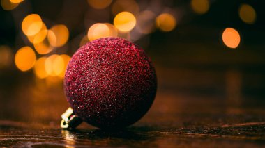 Noel süsleri. Renkli Noel ışıkları arka planı