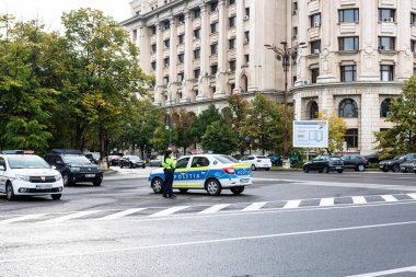 Romanya 'nın Bükreş kentinde polis memuru ve Romanya Trafik Polisi (Politia Rutiera) 2023