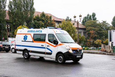 Rumen ambulansı 911 veya 112 acil tıbbi servis. Bükreş, Romanya, 2023
