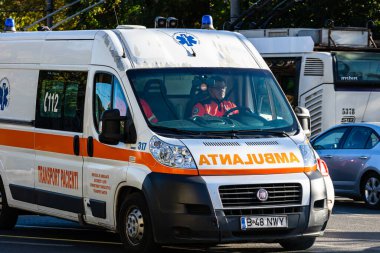 Rumen ambulansı 911 veya 112 acil tıbbi servis. Bükreş, Romanya, 2023