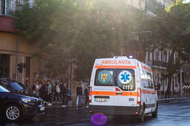 Rumen ambulansı 911 veya 112 acil tıbbi servis. Bükreş, Romanya, 2023