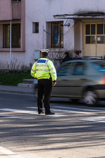 Local Police Politia Rutiera Directing Traffic Targoviste Romania 2022 — Zdjęcie stockowe
