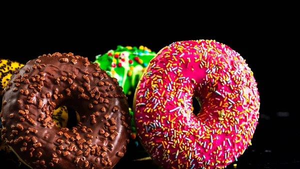 Donuts Vitrificados Com Polvilhas Isoladas Close Donuts Coloridos — Fotografia de Stock