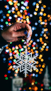 Noel süsleri. Renkli Noel ışıkları arka planı