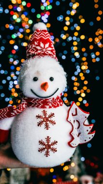 Noel süsleri. Renkli Noel ışıkları arka planı