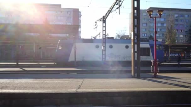 Tren Movimiento Plataforma Del Tren Bucarest North Railway Station Gara — Vídeos de Stock