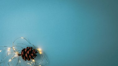 Noel süsleri. Renkli Noel ışıkları arka planı