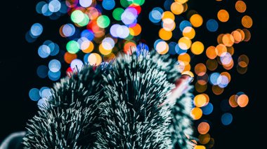 Noel süsleri. Renkli Noel ışıkları arka planı