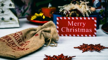 Noel süsleri. Renkli Noel ışıkları arka planı