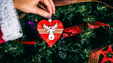 Noel süsleri. Renkli Noel ışıkları arka planı