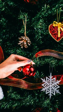 Noel süsleri. Renkli Noel ışıkları arka planı