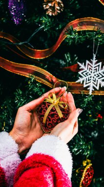 Noel süsleri. Renkli Noel ışıkları arka planı