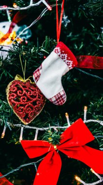 Noel süsleri. Renkli Noel ışıkları arka planı