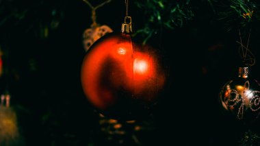 Noel süsleri. Renkli Noel ışıkları arka planı