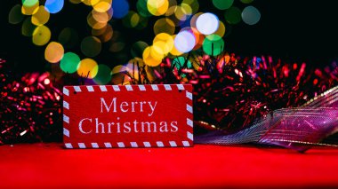 Noel süsleri. Renkli Noel ışıkları arka planı