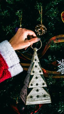 Noel süsleri. Renkli Noel ışıkları arka planı