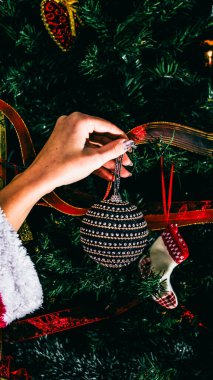 Noel süsleri. Renkli Noel ışıkları arka planı