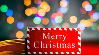 Noel süsleri. Renkli Noel ışıkları arka planı