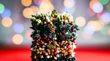 Noel süsleri. Renkli Noel ışıkları arka planı