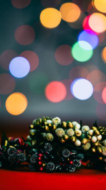 Noel süsleri. Renkli Noel ışıkları arka planı