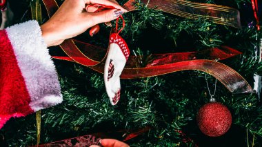 Noel süsleri. Renkli Noel ışıkları arka planı