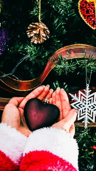 Noel süsleri. Renkli Noel ışıkları arka planı