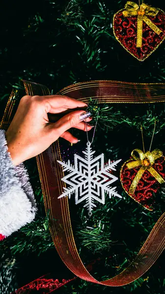 Noel süsleri. Renkli Noel ışıkları arka planı