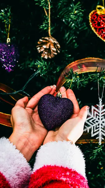 Noel süsleri. Renkli Noel ışıkları arka planı