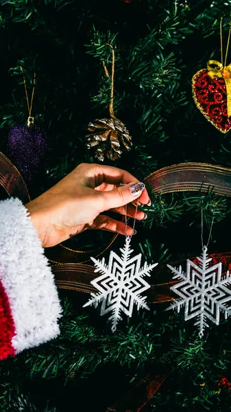 Noel süsleri. Renkli Noel ışıkları arka planı