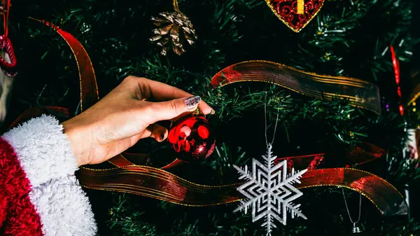 Noel süsleri. Renkli Noel ışıkları arka planı