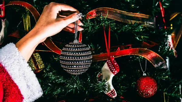 Noel süsleri. Renkli Noel ışıkları arka planı