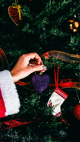 Noel süsleri. Renkli Noel ışıkları arka planı