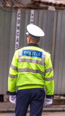 Trafiği polis memuru ve Romanya Trafik Polisi (Politia Rutiera) yönetiyor