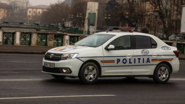 Bükreş 'te yoğun saatlerde Romen Polis Arabası trafikte