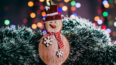 Noel süsleri. Renkli Noel ışıkları arka planı