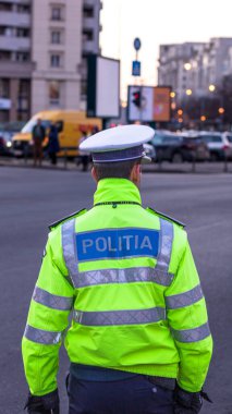 Trafiği polis memuru ve Romanya Trafik Polisi (Politia Rutiera) yönetiyor