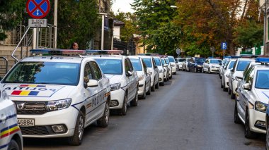 Bükreş 'te yoğun saatlerde Romen Polis Arabası trafikte