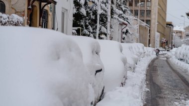 Kışın ilk günü, Romanya 'nın Bükreş kentinde yoğun kar yağdı