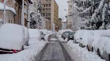 Kışın ilk günü, Romanya 'nın Bükreş kentinde yoğun kar yağdı