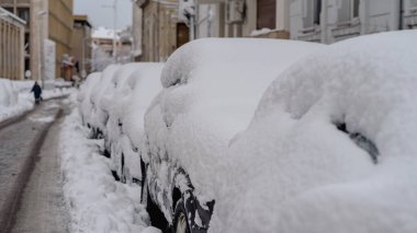 Kışın ilk günü, Romanya 'nın Bükreş kentinde yoğun kar yağdı