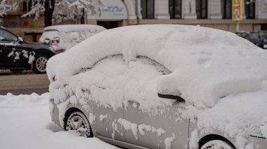 Kışın ilk günü, Romanya 'nın Bükreş kentinde yoğun kar yağdı