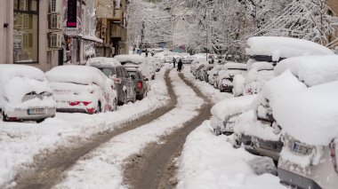 Kışın ilk günü, Romanya 'nın Bükreş kentinde yoğun kar yağdı