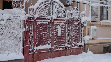 Kışın ilk günü, Romanya 'nın Bükreş kentinde yoğun kar yağdı