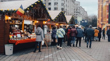 Bükreş Noel Pazarı 'nda insanlar eğleniyor
