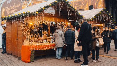 Bükreş Noel Pazarı 'nda insanlar eğleniyor