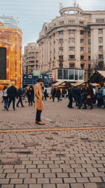 Bükreş Noel Pazarı 'nda insanlar eğleniyor