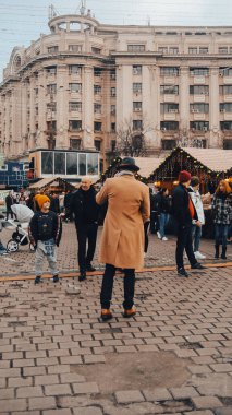 Bükreş Noel Pazarı 'nda insanlar eğleniyor